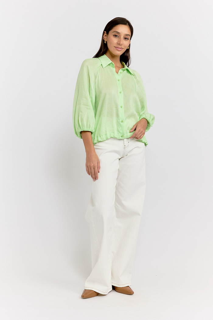 Блуза укороченная с рукавом реглан. По низу кулиска с регуляторами.