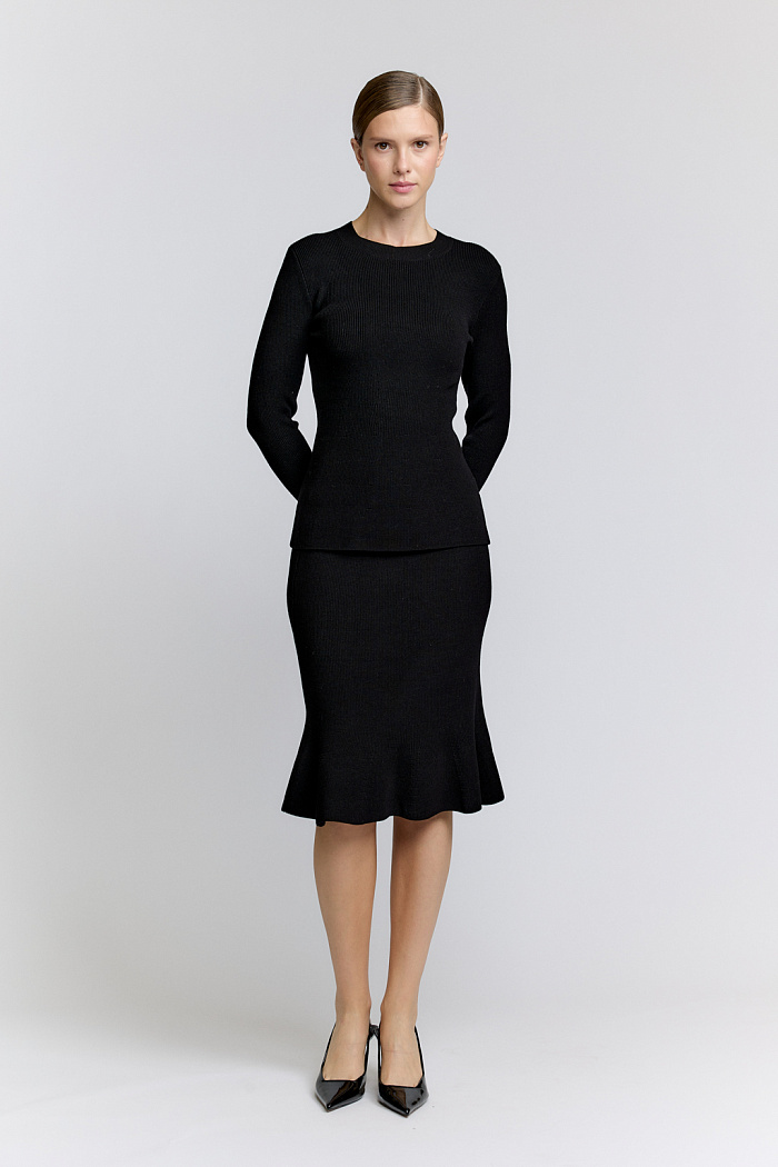 Юбка длиной выше колен с вставками годе по низу.