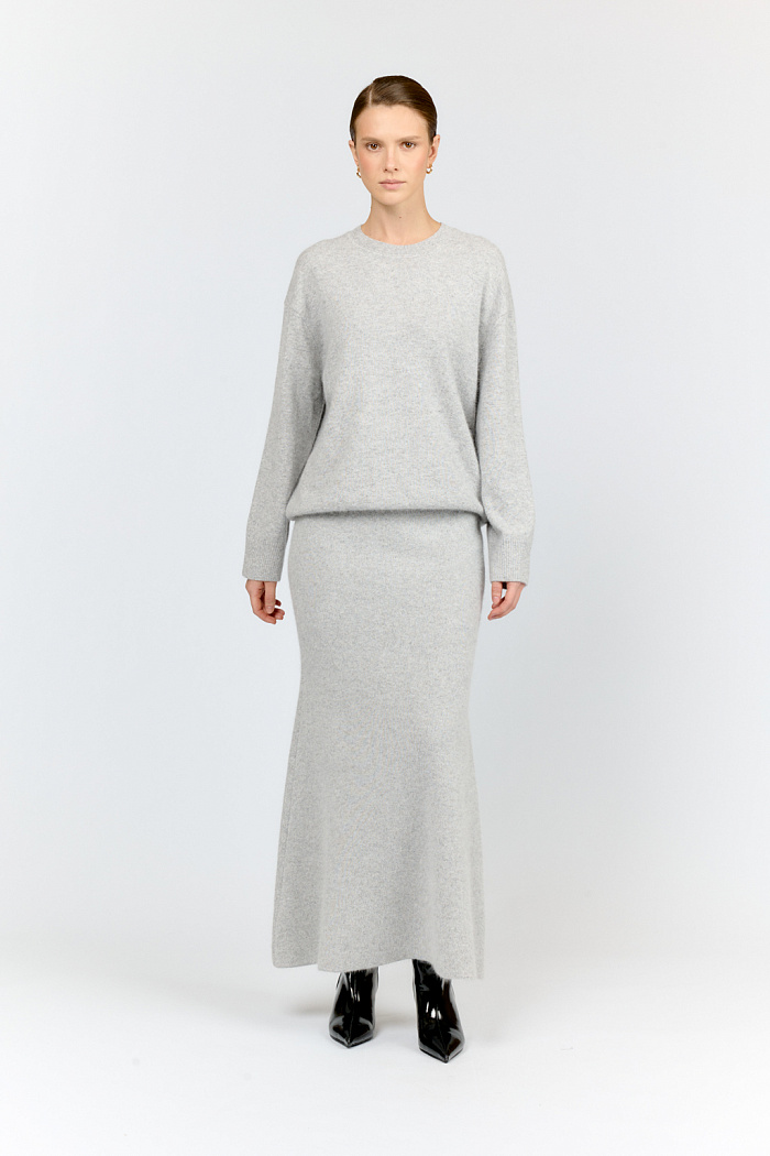 Юбка силуэта трапеция от колен длиной макси