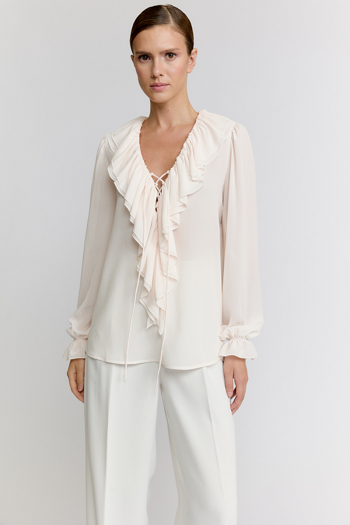 Блуза с рюшами по полочке.