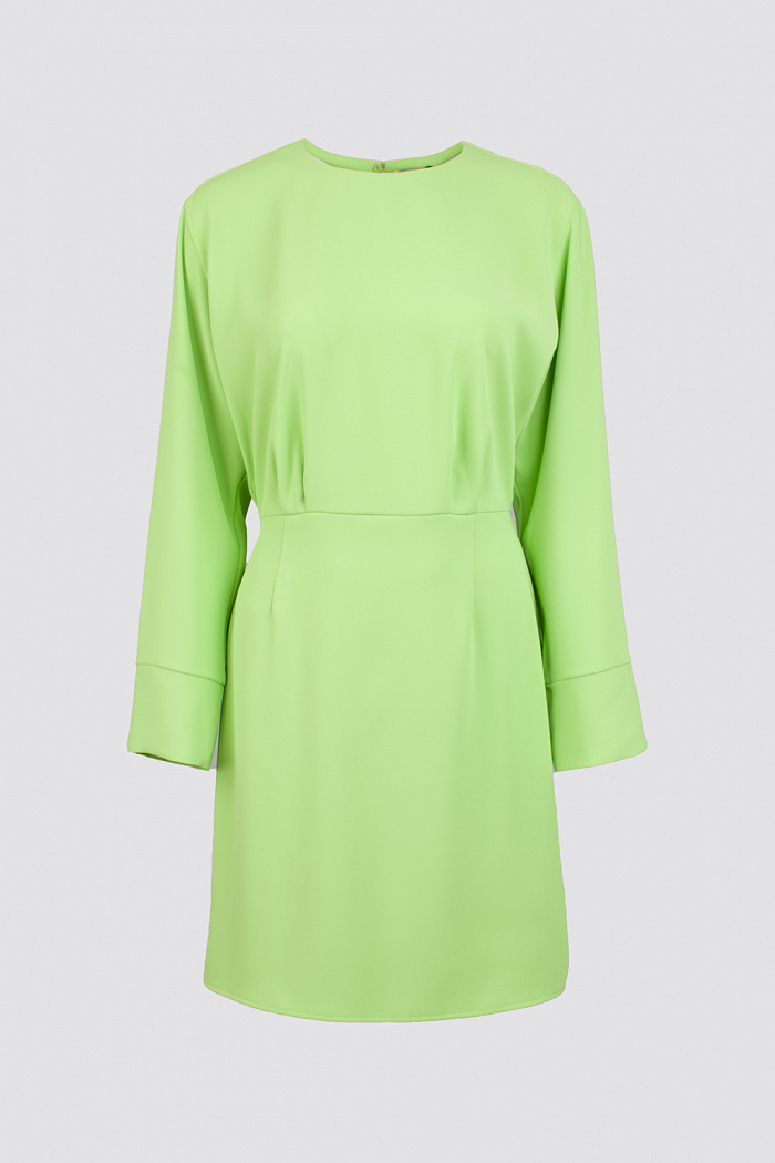 Платье с отрезной юбкой длиной мини.