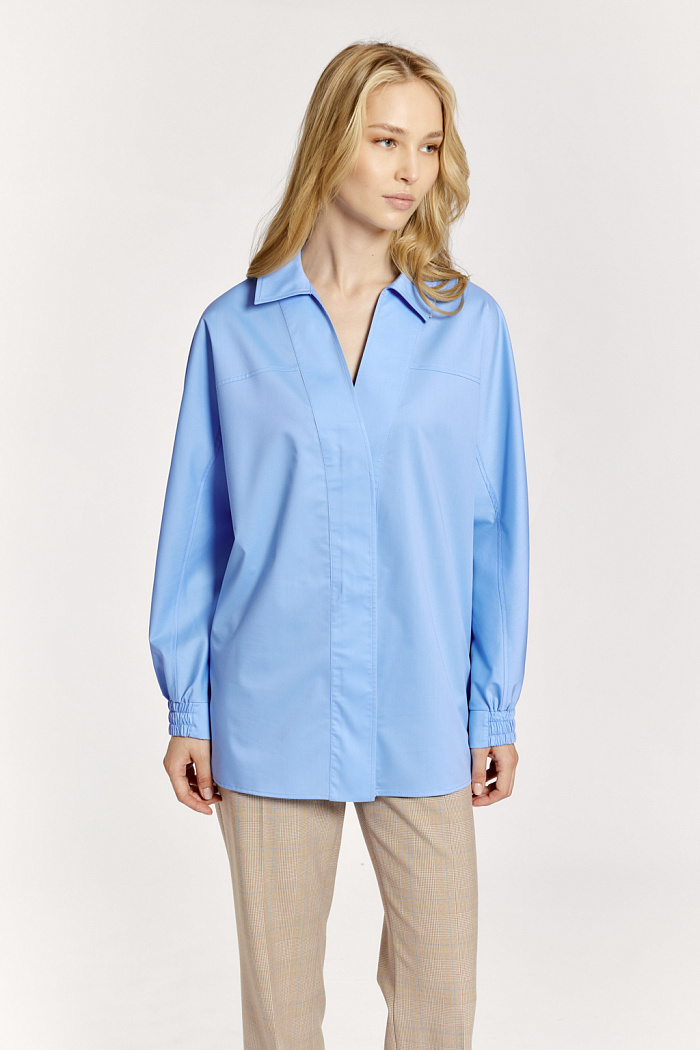 Блуза оверсайз силуэта с супатной застежкой. Манжеты на резинке.