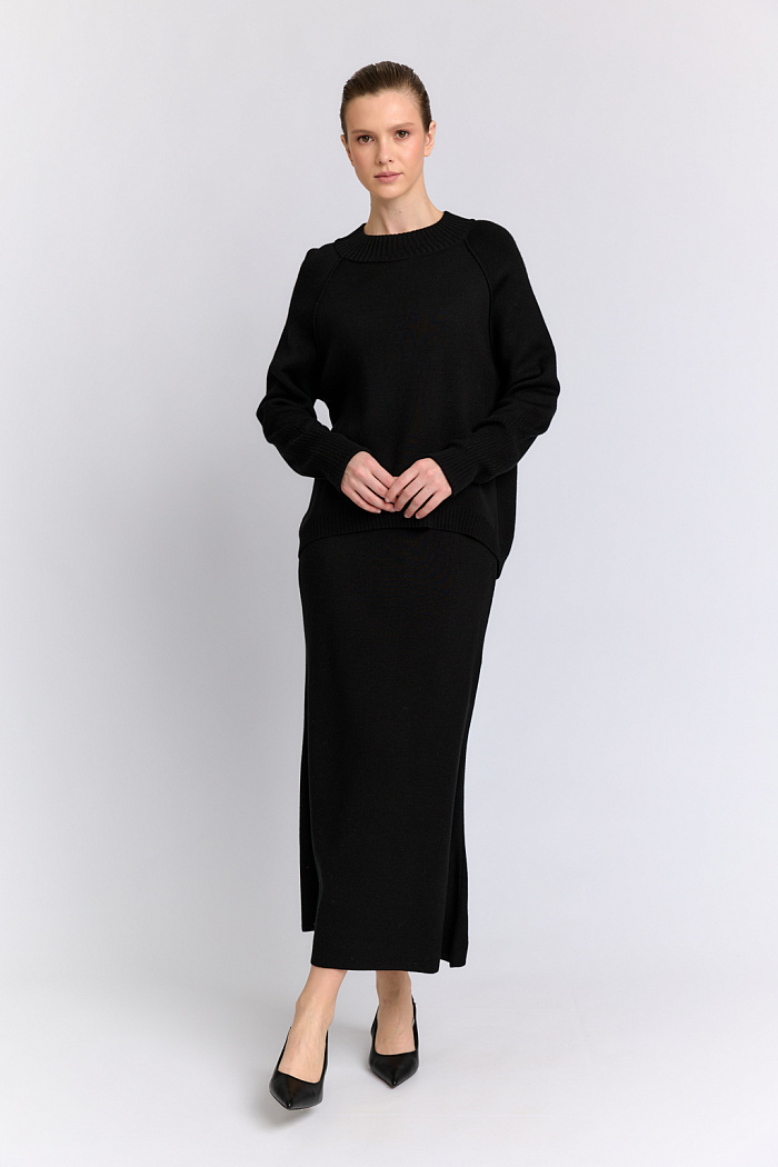 Юбка силуэта русалка длиной миди.