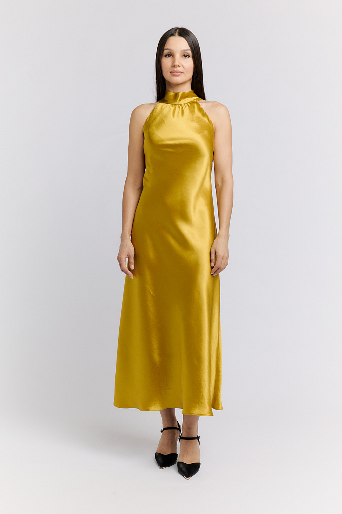 Изящное Платье с открытыми плечами и воротником стойкой, переходящим в длинные ленты на спине, в котором одновременно просто и роскошно. Шикарный вариант как для «красной дорожки», так и просто на вечерний коктейль или свидание. Выполнено из струящейся тяжелой плательной итальянской ткани с атласной фактурой.