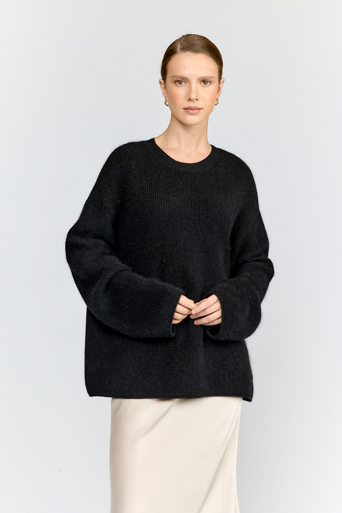 Джемпер оверсайз силуэта длиной выше бедер