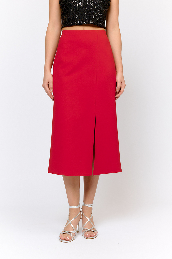 Юбка полуприлегающего силуэта слегка расклешенные книзу с разрезом сбоку спереди. Выполнена из плотной трикотажной ткани с высокой эластичностью с содержанием вискозы. Вискоза делает ткань приятной к телу, обеспечивает воздухопроницаемость и пластичность. Нейлон  обеспечивает  износостойкость и стабильность насыщенного цвета.  Преимущества ткани: ткань хорошо держит форму, мягко облегая фигуру.  Не сминается, не требует особого ухода.   Позволяет коже "дышать".   Модель юбки визуально стройнит фигуру, ткань мягко облегает, подчёркивая достоинства фигуры.