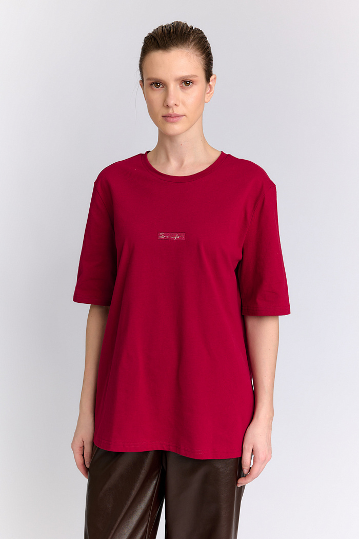 Футболка прямого силуэта.