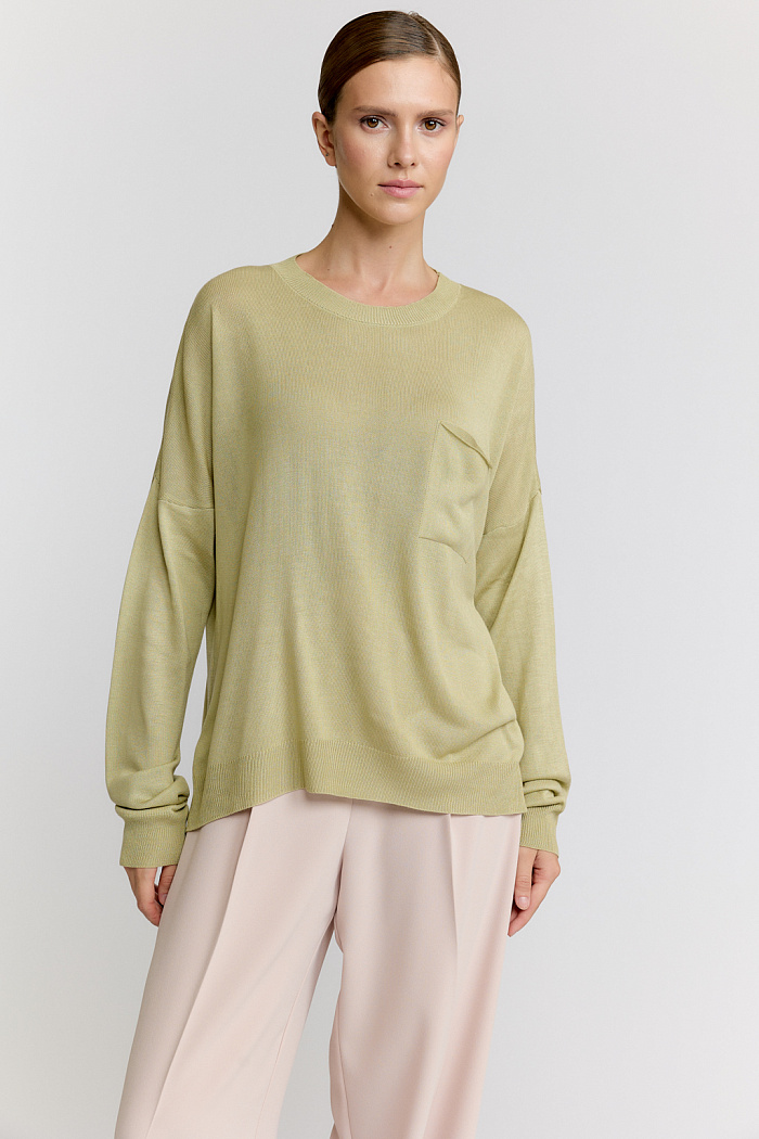 Джемпер с  нагрудным карманом.