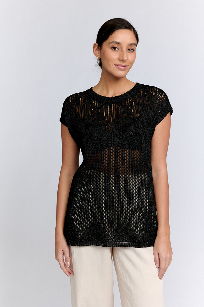 Джемпер без рукавов свободного кроя с круглым вырезом.