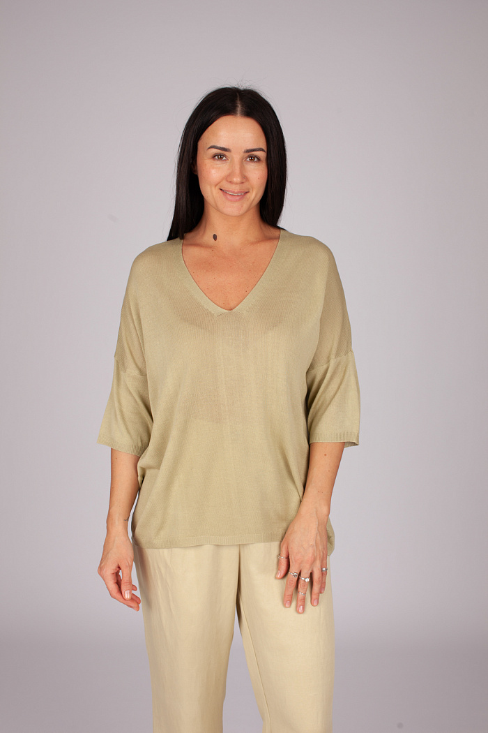 Джемпер прямого кроя. Рукав короткий.