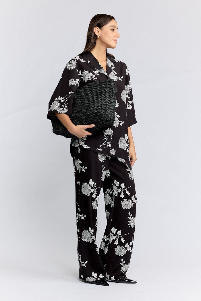 Блуза рубашка с коротким рукавом на пуговицах.