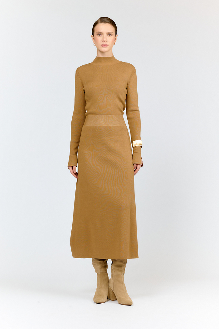 Юбка силуэта трапеция длиной миди