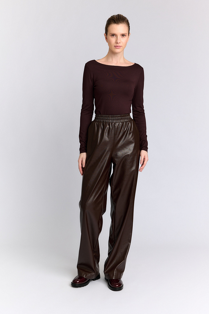 Широкие брюки на резинке по талии