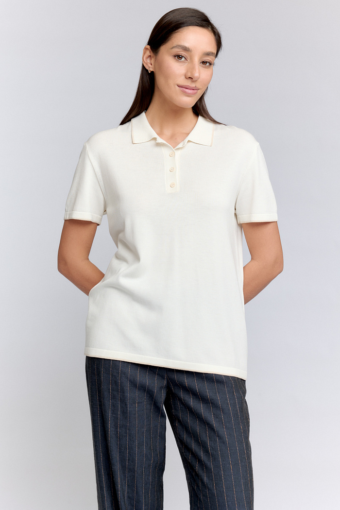 Поло вязаное в полоску с коротким рукавом. Планка на пуговицах.
