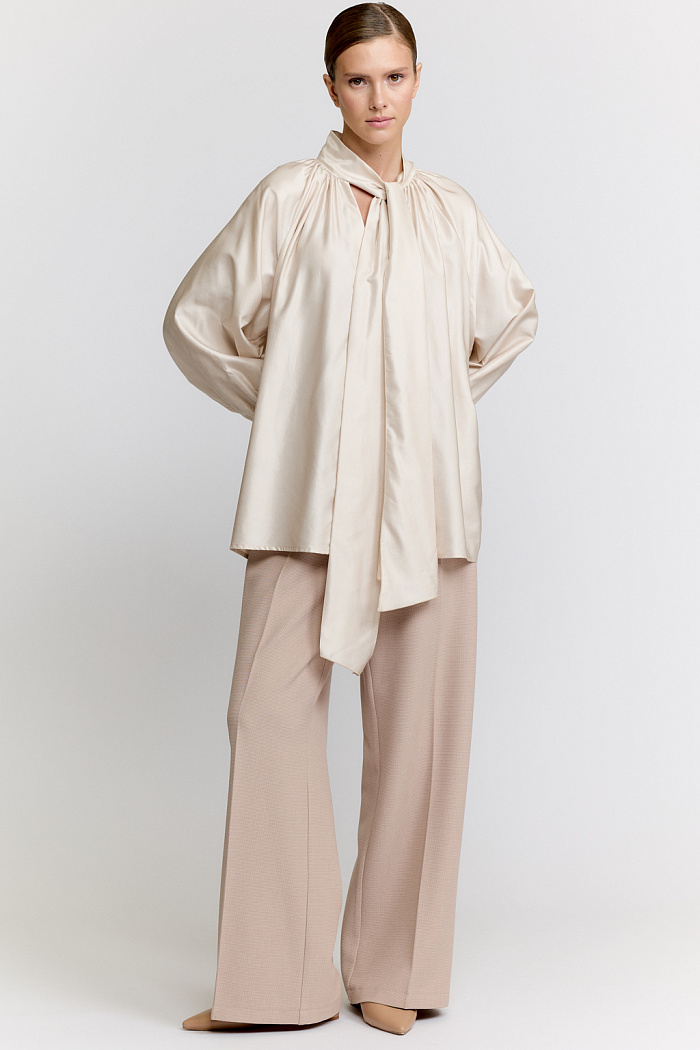 Объемная блуза с бантом.