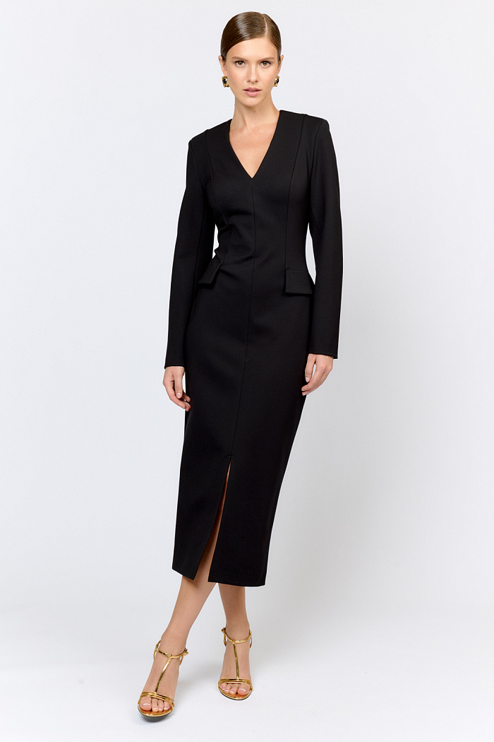 Платье для элегантных образов идеально впишется как в праздничный, так и в будничный гардероб благодаря лаконичности, силуэту и длине. Модель приталенного кроя прилегающего силуэта с глубоким V-образным вырезом и декоративными клапанами создающим эффект баски. Выполнено из плотной трикотажной ткани с содержанием вискозы. Вискоза делает ткань приятной к телу, обеспечивает воздухопроницаемость и пластичность. Нейлон  обеспечивает  износостойкость и стабильность насыщенного цвета.  Преимущества ткани: ткань хорошо держит форму, мягко облегая фигуру.  Не сминается, не требует особого ухода.   Позволяет коже "дышать".