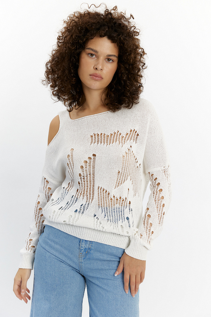 Джемпер с длинным рукавом и  ассиметричным вырезом горловины.