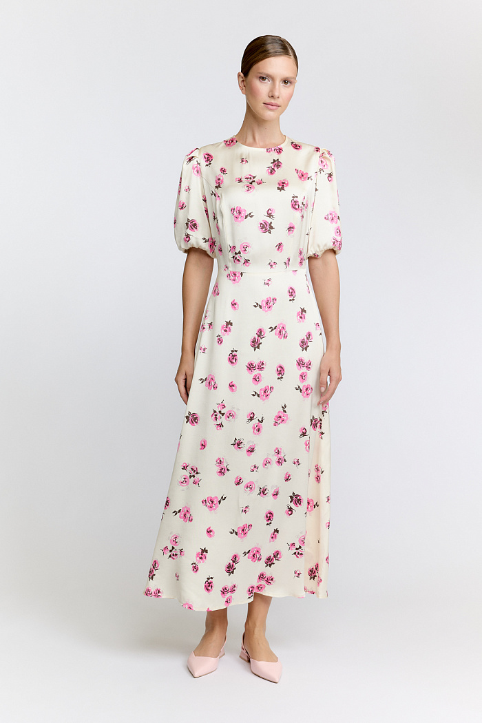 Платье длиной миди с отрезной трапециевидной юбкой и пышными  рукавами со сборкой.