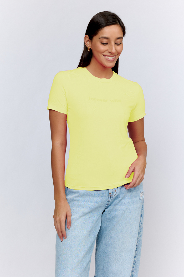 Футболка приталенного силуэта с коротким рукавом. Принт "forever wild".