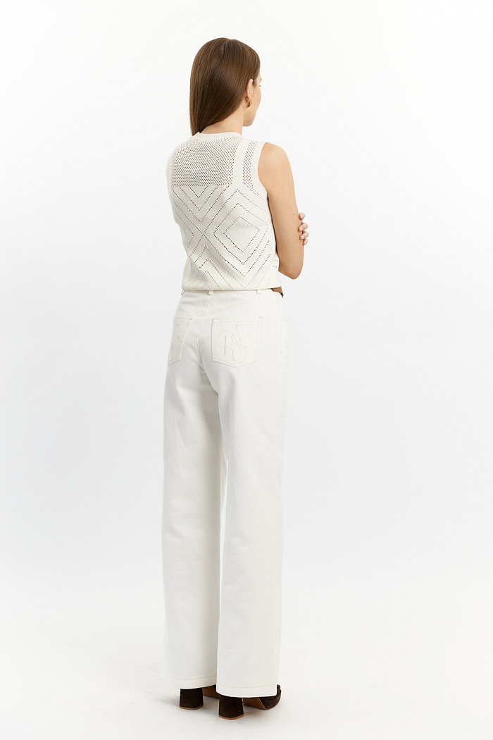 Топ фактурной вязки в белом цвете