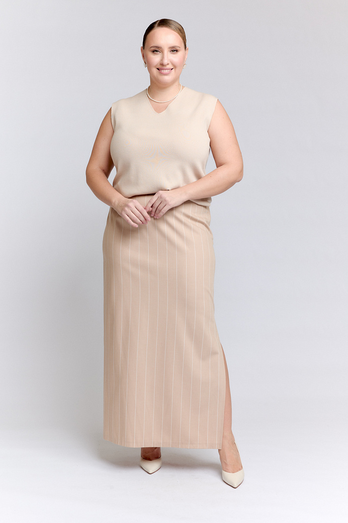 Юбка прилегающего силуэта с разрезом по боковому шву длиной макси