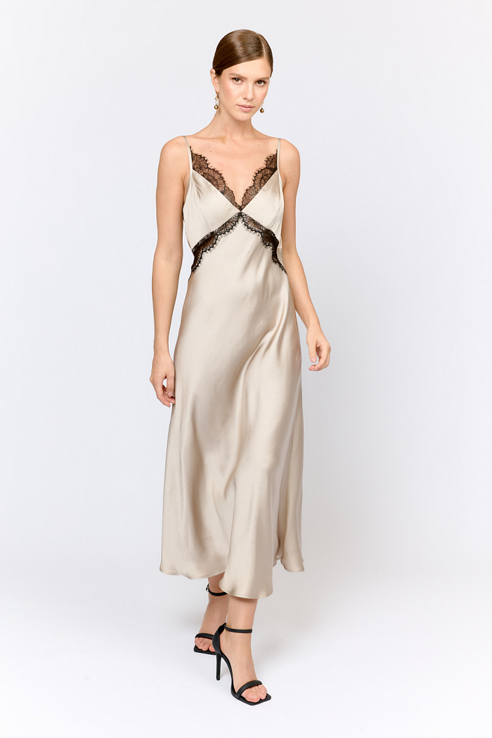 Платье-комбинация на тонких бретелях с декоративной отделкой кружевом цвета горького шоколада длины мидакси. Скроено по косой. Выполнено из струящейся ткани из вискозы.  Вискоза придает ткани мягкость, пластичность и легкий благородный блеск. Район обеспечивает струящуюся фактуру и комфорт в носке. Преимущества ткани: деликатный матовый перелив, создающий утонченный акцент на контрасте с кружевом. Ткань хорошо драпируется, формируя мягкие и чистые линии силуэта. Натуральная основа обеспечивает комфорт. Струящееся силуэтное платье можно дополнить блузами из тенселя для создания легкого женственного образа или добавить строгости комбинируя с жакетами.