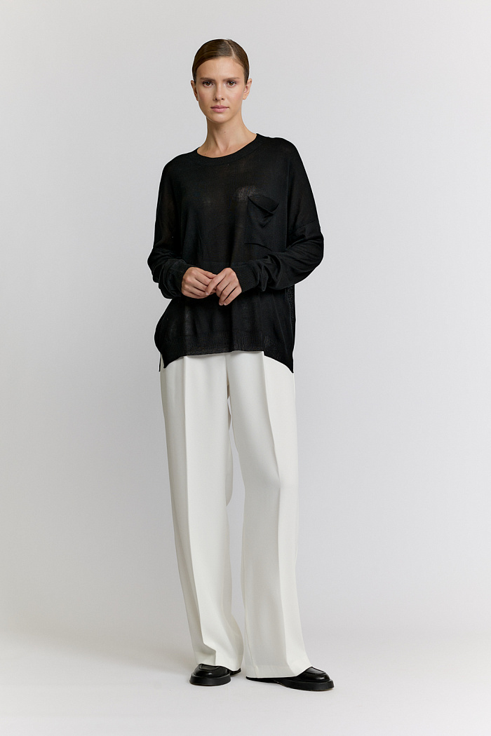 Джемпер с  нагрудным карманом.