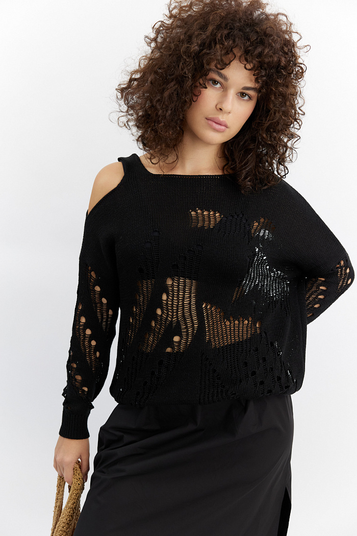 Джемпер с длинным рукавом и  ассиметричным вырезом горловины.