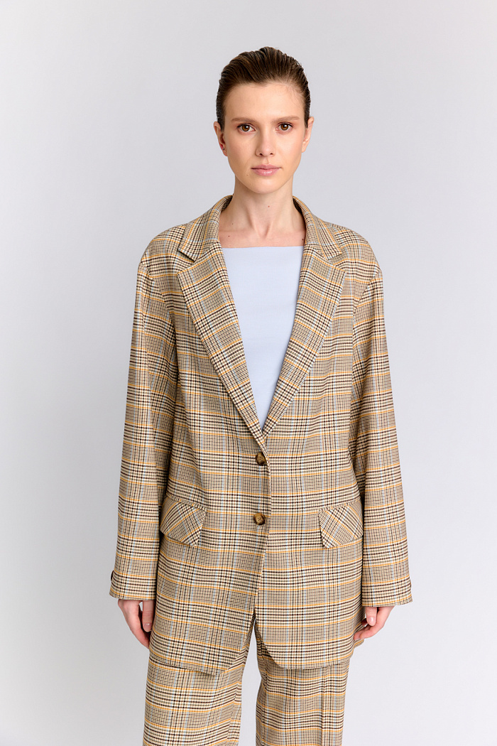 Жакет оверсайз прямого силуэта с застежкой на две пуговицы.