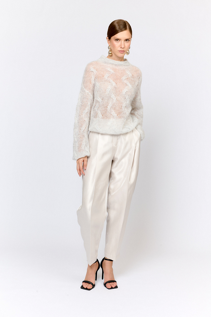 Джемпер со спущенным плечом, длинным рукавом, круглой горловиной  из пряжи с шерстью и мохером в составе. Легкий, как облако, с воздушной ажурной вязкой. Теплый и нарядный. Ярко выраженная фактура материала делает модель уникальной.