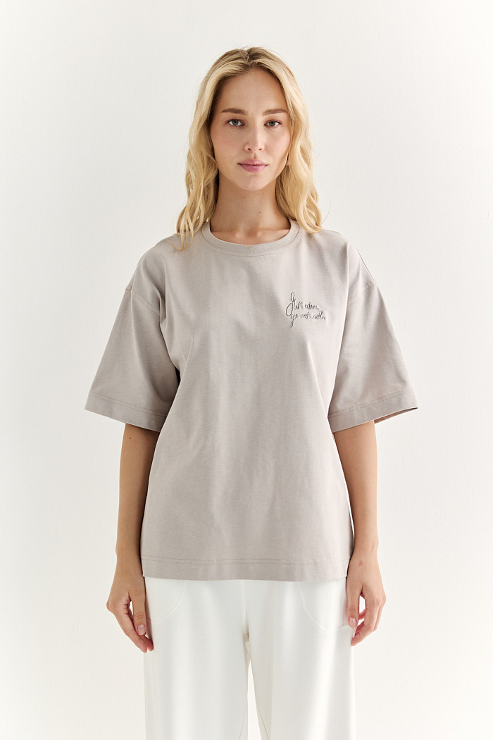 Футболка оверсайз силуэта с короткими рукавами