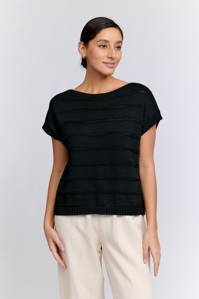 Джемпер без рукавов оверсайз прямого кроя.