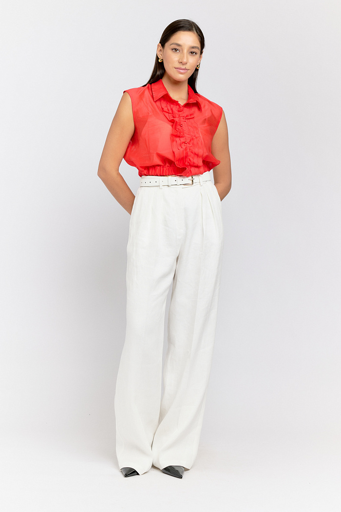 Блуза укороченная с декоративной широкой рюшей на полочке. Низ на резинке.