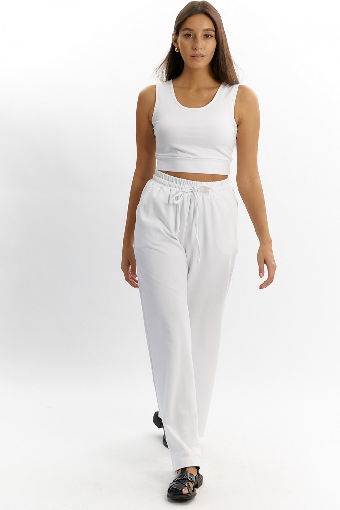 Брюки трикотажные на резинке.