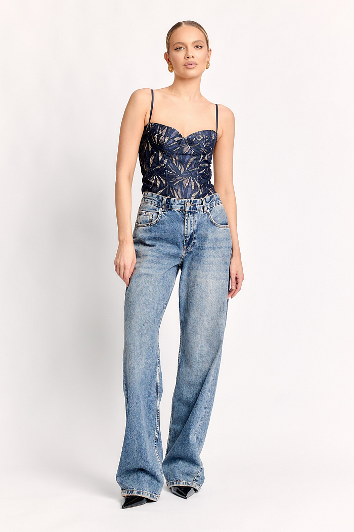 Корсетный топ на бретелях прилигающего силуэта. Сбоку молния.