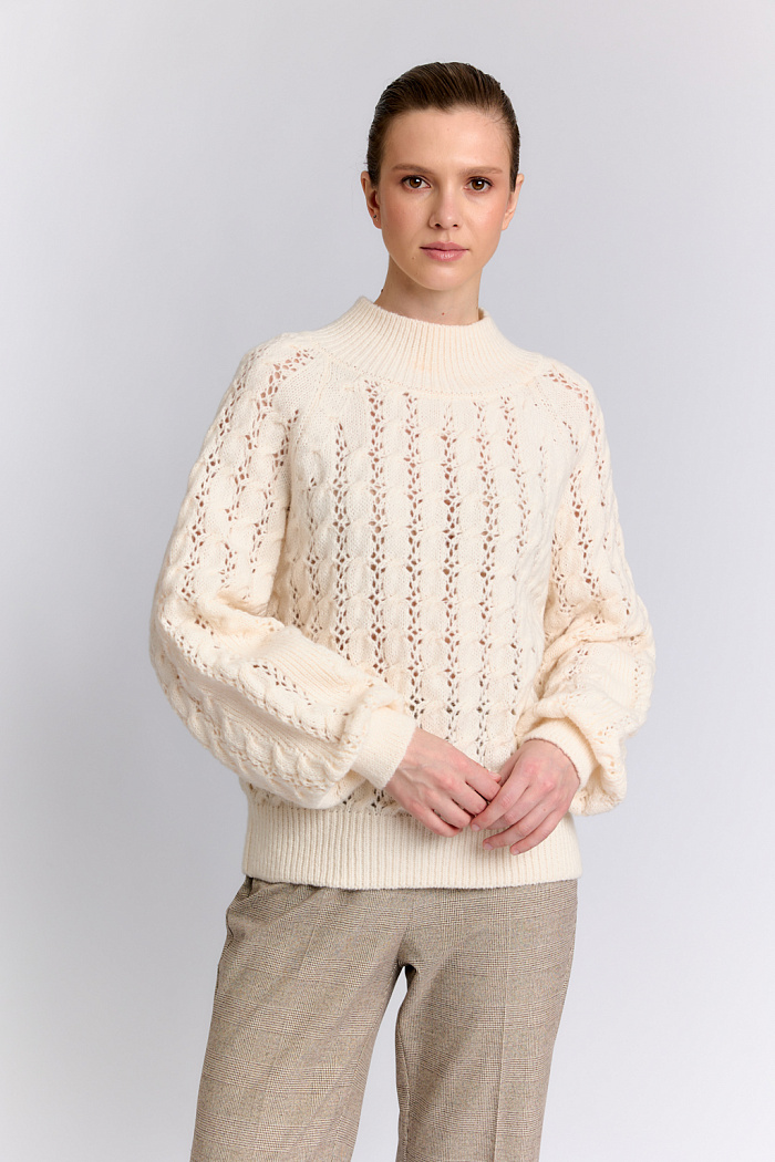 Джемпер с ажурной вязкой и фигурными рукавами