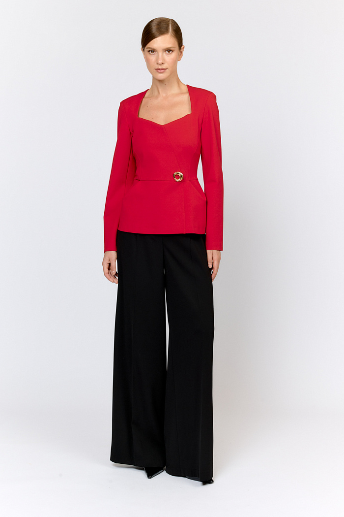 Вечерние брюки-палаццо из струящейся ткани с креповой фактурой снаружи и атласной внутри придают образу праздничное и нарядное настроение. Модель свободного кроя, с двумя складками и заутюженными стрелками. В сочетании с жакетом-смокингом создадут запоминающийся нарядный стильный образ.  Брюки выполнены из ацетатной ткани имеющей приятный блеск и мягкость, напоминающую натуральный шелк, но при этом легкой в уходе и не сминающейся.  Благодаря гибкости  и объемности, ткань красиво ложится по фигуре, создавая женственные силуэты.