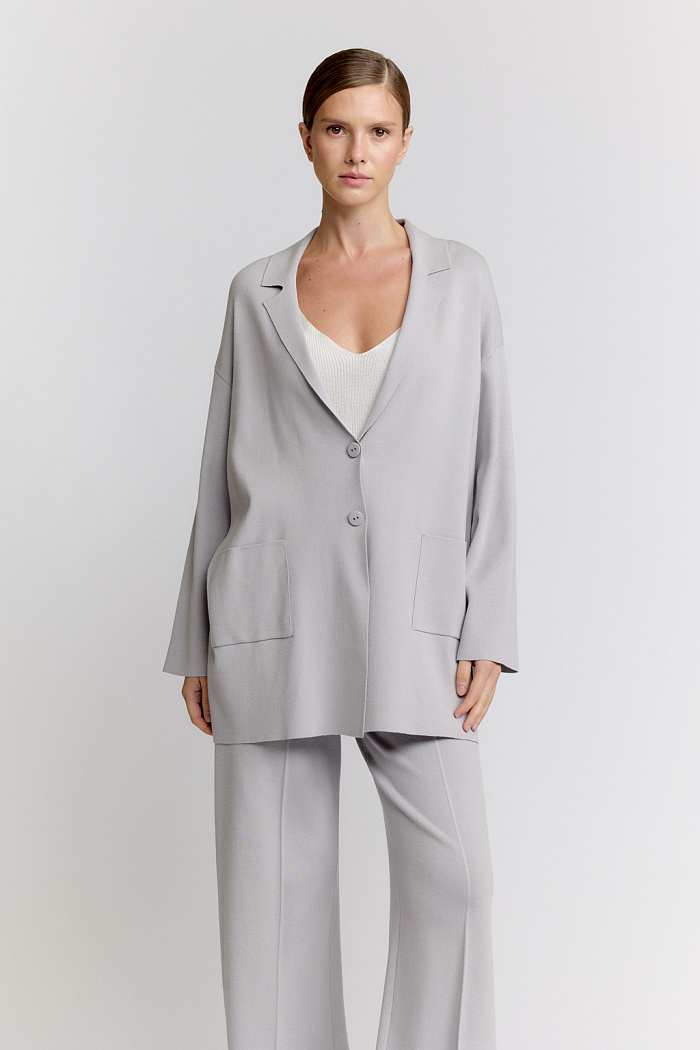 Кардиган прямого силуэта на пуговицах.