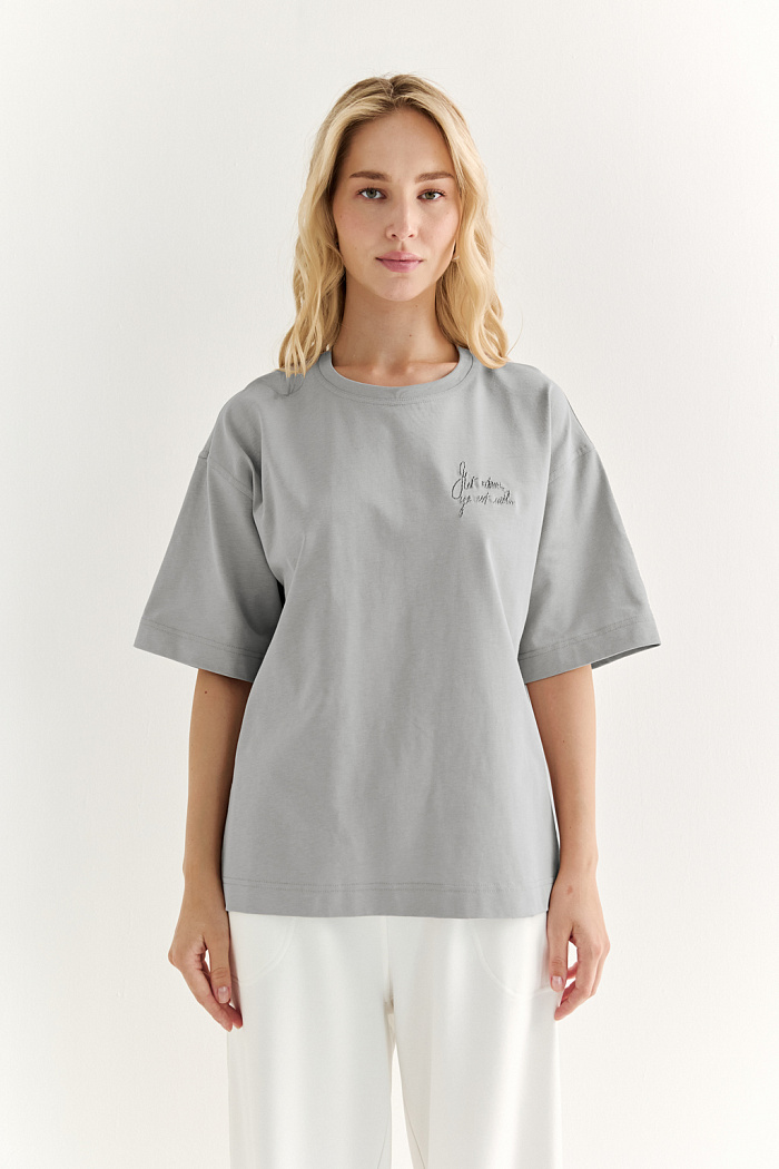 Футболка оверсайз силуэта с короткими рукавами