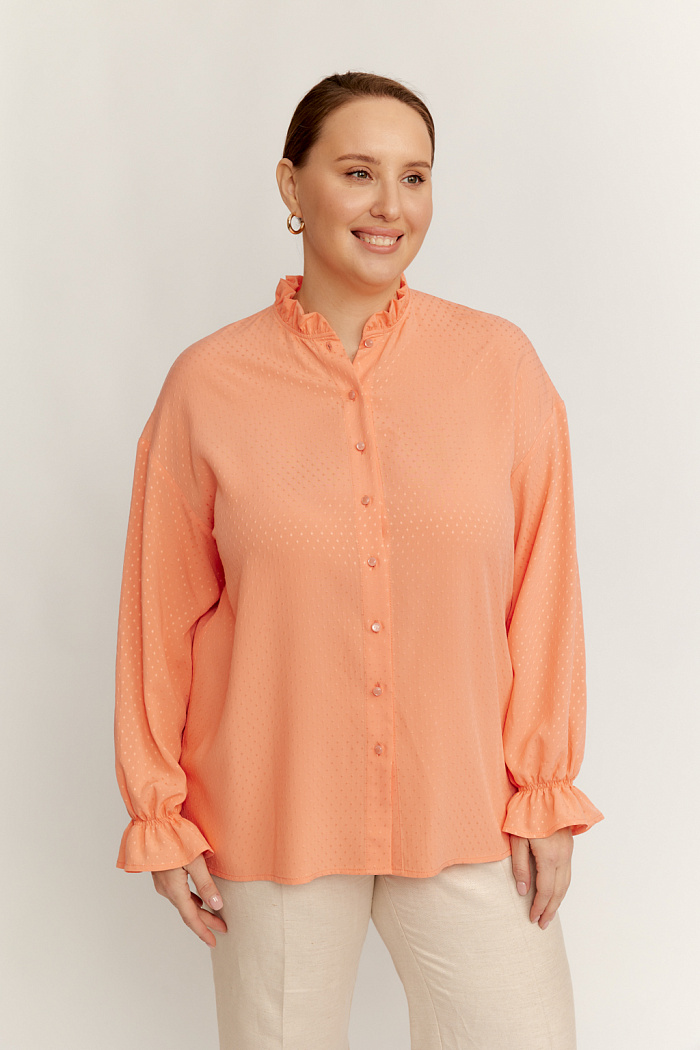 Блуза с декоративной планкой из рюш. Рукав длинный на резинке со сборкой.