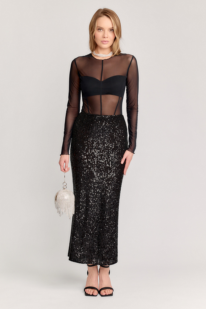 Юбка на обтачке средней посадки. Длина макси, силуэт рыбки. Молния сбоку.