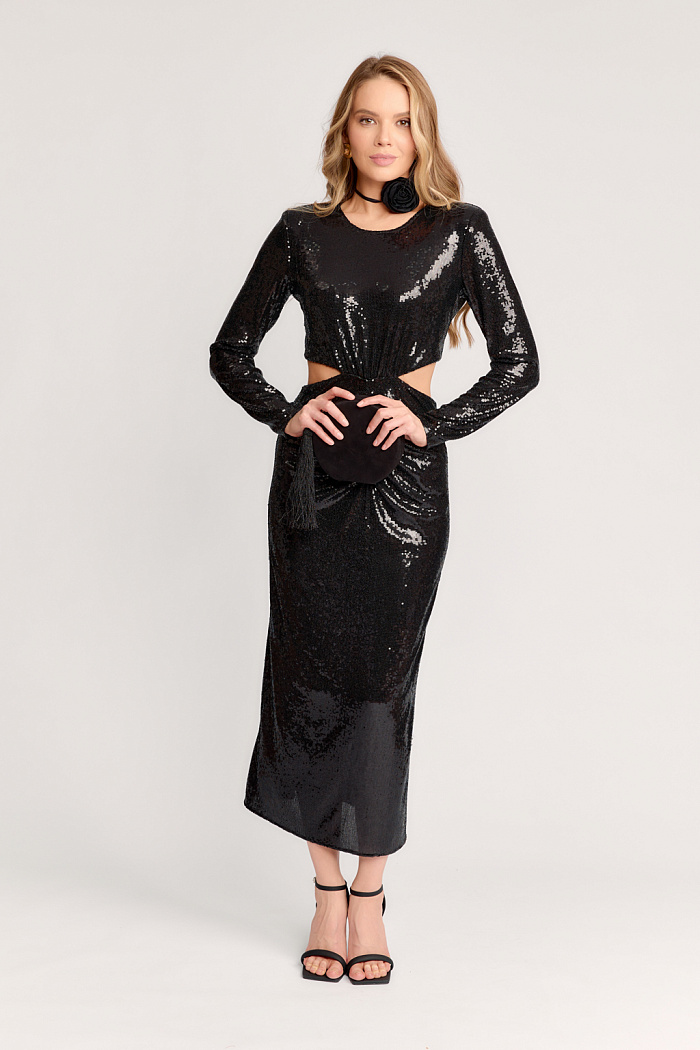 Платье с вырезами в талии. Силуэт прямой слегка приталенный, длина миди, рукав полной длины.