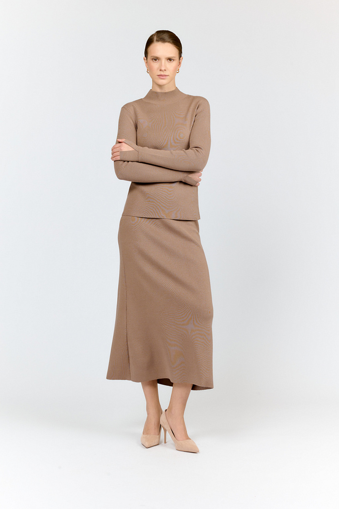 Юбка силуэта трапеция длиной миди