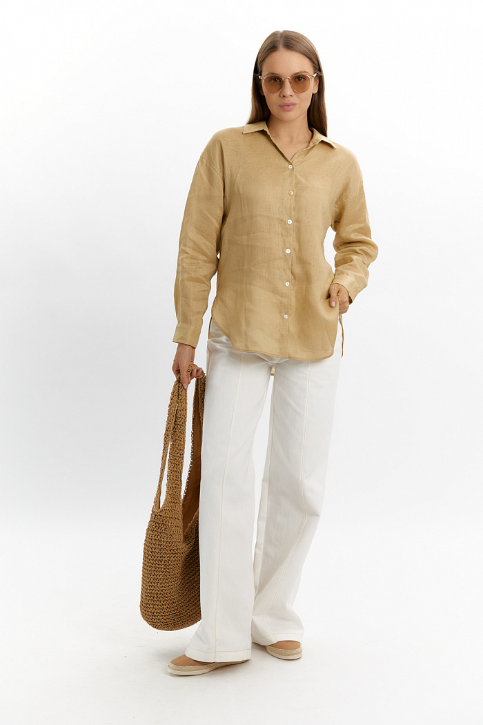 Блуза удлиненная свободного силуэта с закругленным низом. Рукав полной длины на манжете. По спинке имеется кокетка со складкой.