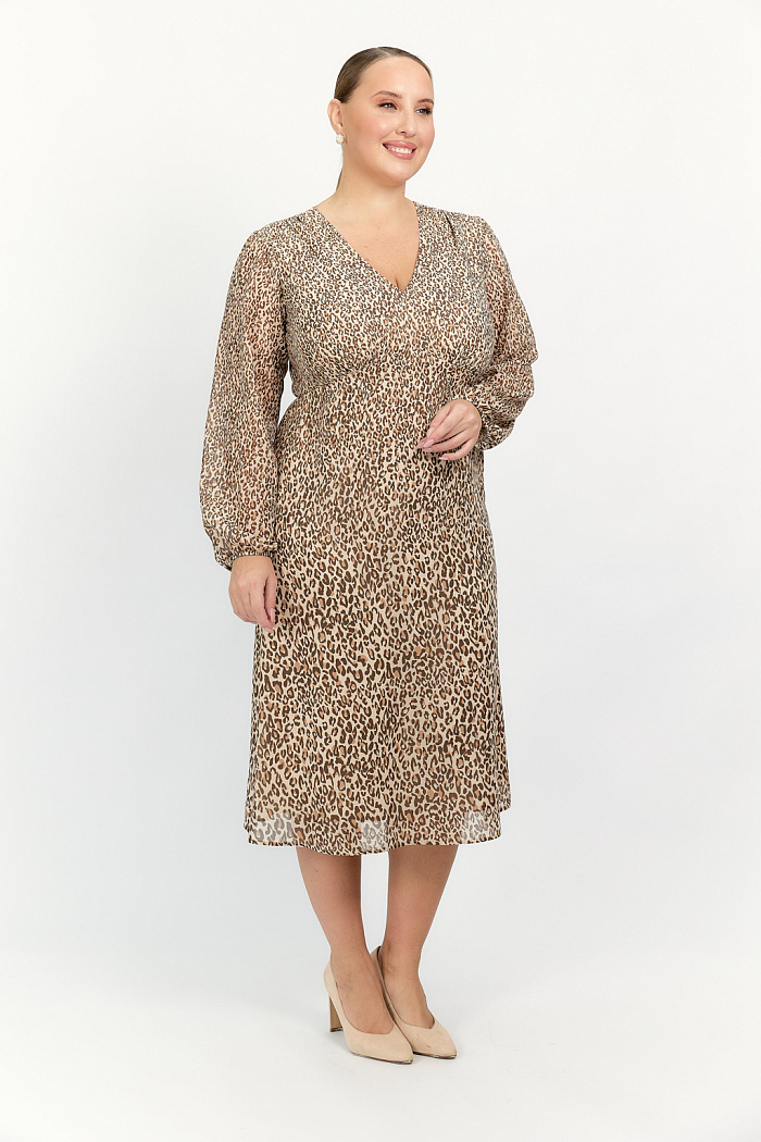 Платье с  V-образным вырезом и подрезом под грудью. Длина миди.