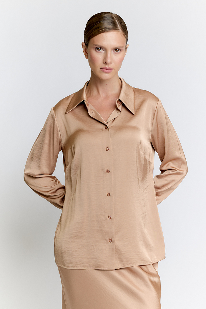 Блуза прилегающего силуэта застёжка на пуговицы.