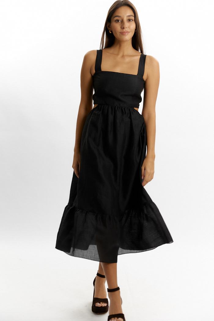 Платье с широкими бретелями и полуоткрытой спиной. Юбка с ярусом по низу. Длина миди.