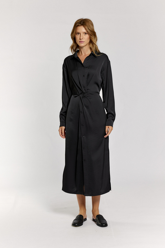 Платье рубашка с ассиметричной застежкой по полочке.