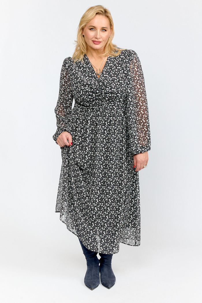 Платье романтичное с V-образным вырезом и коротким рукавом на резинке. Складки по линии горловины переходящие в сборки на талии. Застежка на молнию и пояс.