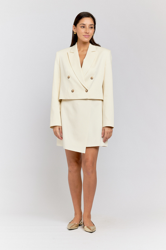 Юбка мини на поясе с запахом.